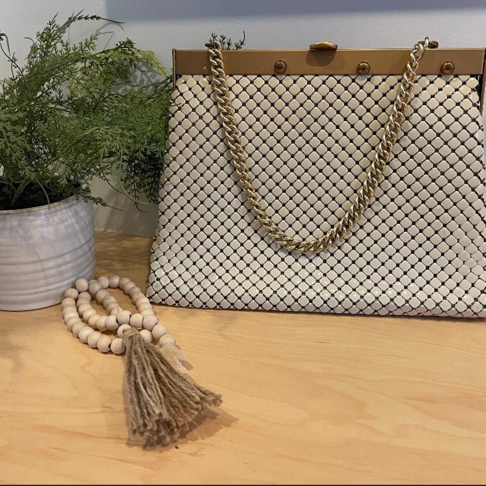 Rare find! Vintage large mesh whiting and Davis white purse - Picture 1 of 8